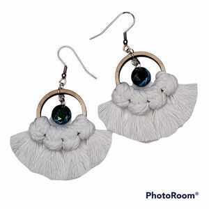 IVY MOUNTAIN CRAFTER Handmade Earrings with Emerald Green Swarovski Crys…
